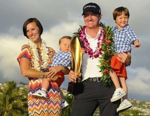 Jimmy Walker ásamt fjölskyldu eftir sigurinn á Sony Open í Honolulu á Hawaii í ársbyrjun Mynd: pgatour.com