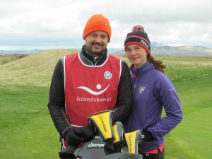 Alma Rún Ragnarsdóttir, GKG ásamt kaddý. Mynd: Golf 1