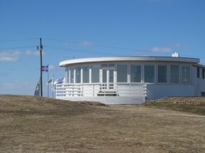 Das Club Haus von GHR gleicht einem UFO. Foto: Golf 1